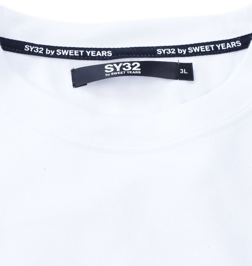 大きいサイズ メンズ SY32 by SWEET YEARS (エスワイサーティトゥバイスィートイヤーズ) バックスラッシュビッグロゴ半袖Tシャツ 襟裏消臭テープ