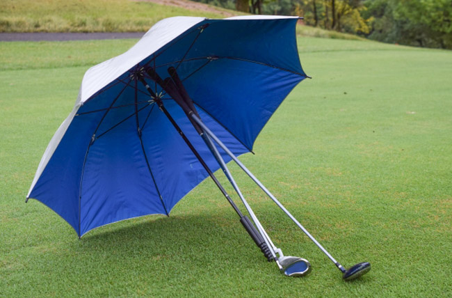 雨の日ゴルフの必需品を解説！レインウェアの必要性と雨のマナー