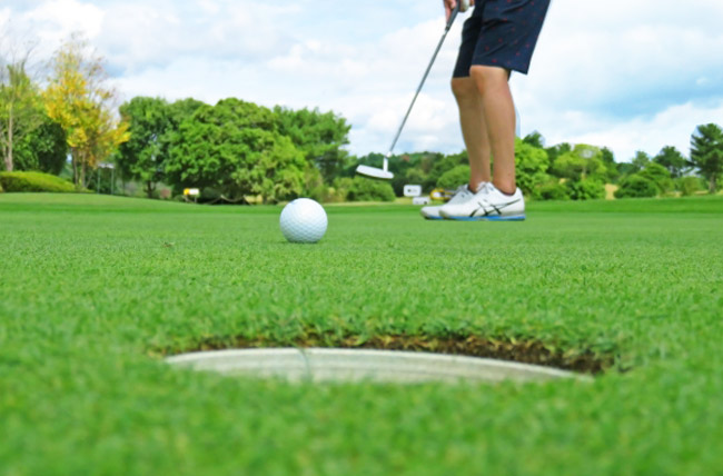 夏ゴルフの暑さ対策は万全？！夏のゴルフを快適にする暑さ対策　熱中症対策