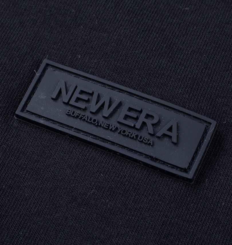 大きいサイズ メンズ NEW ERA (ニューエラ) ズームアップロゴ半袖Tシャツ
                        胸のラバーワッペン