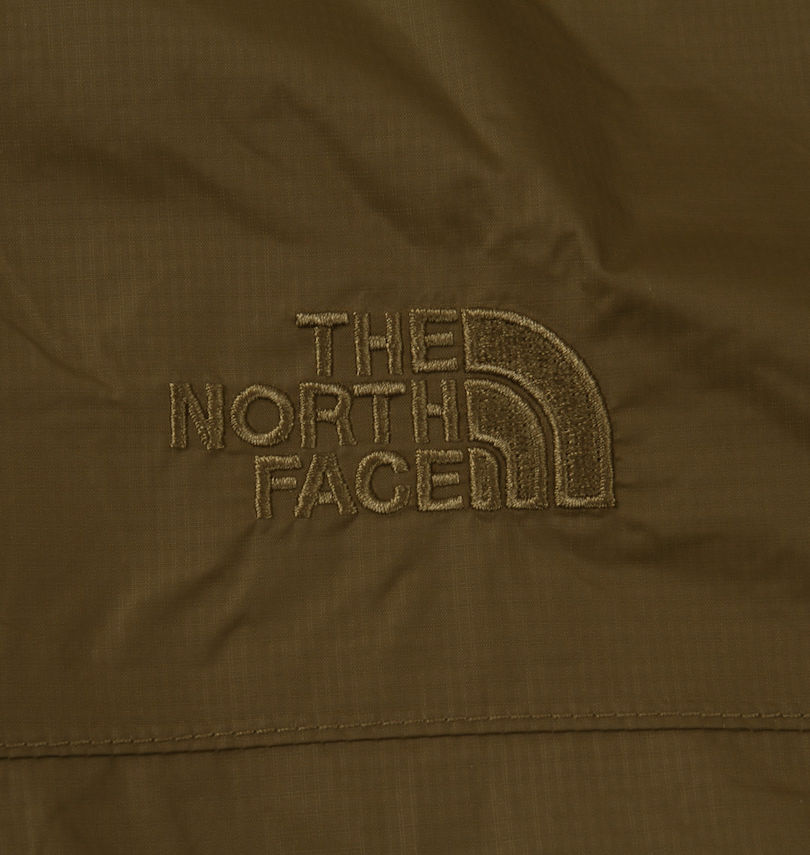 大きいサイズ メンズ THE NORTH FACE (ザ・ノース・フェイス) ウィンドジャケット
                        左胸の刺繍